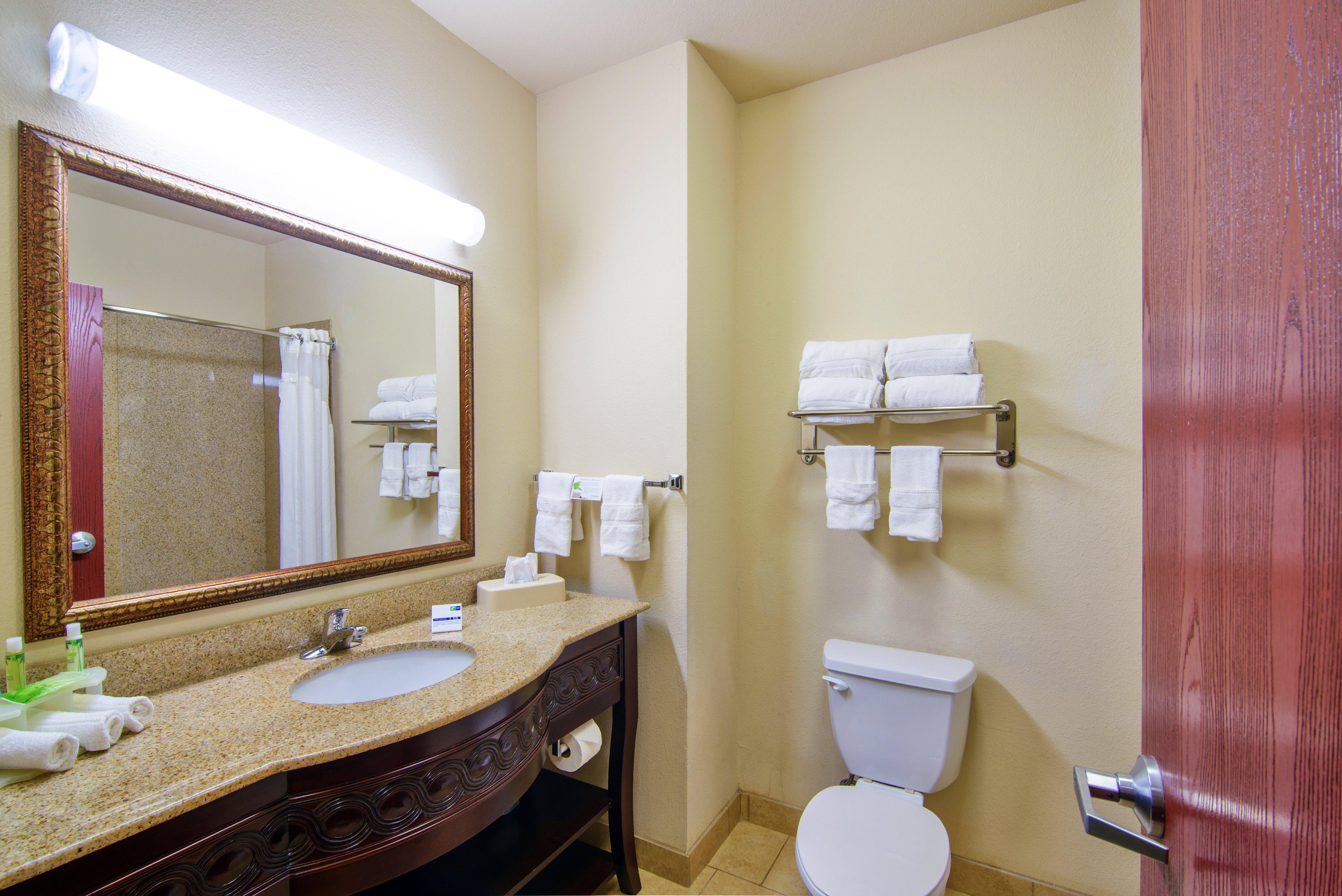 Hotel Holiday Express & By Ihg 2*