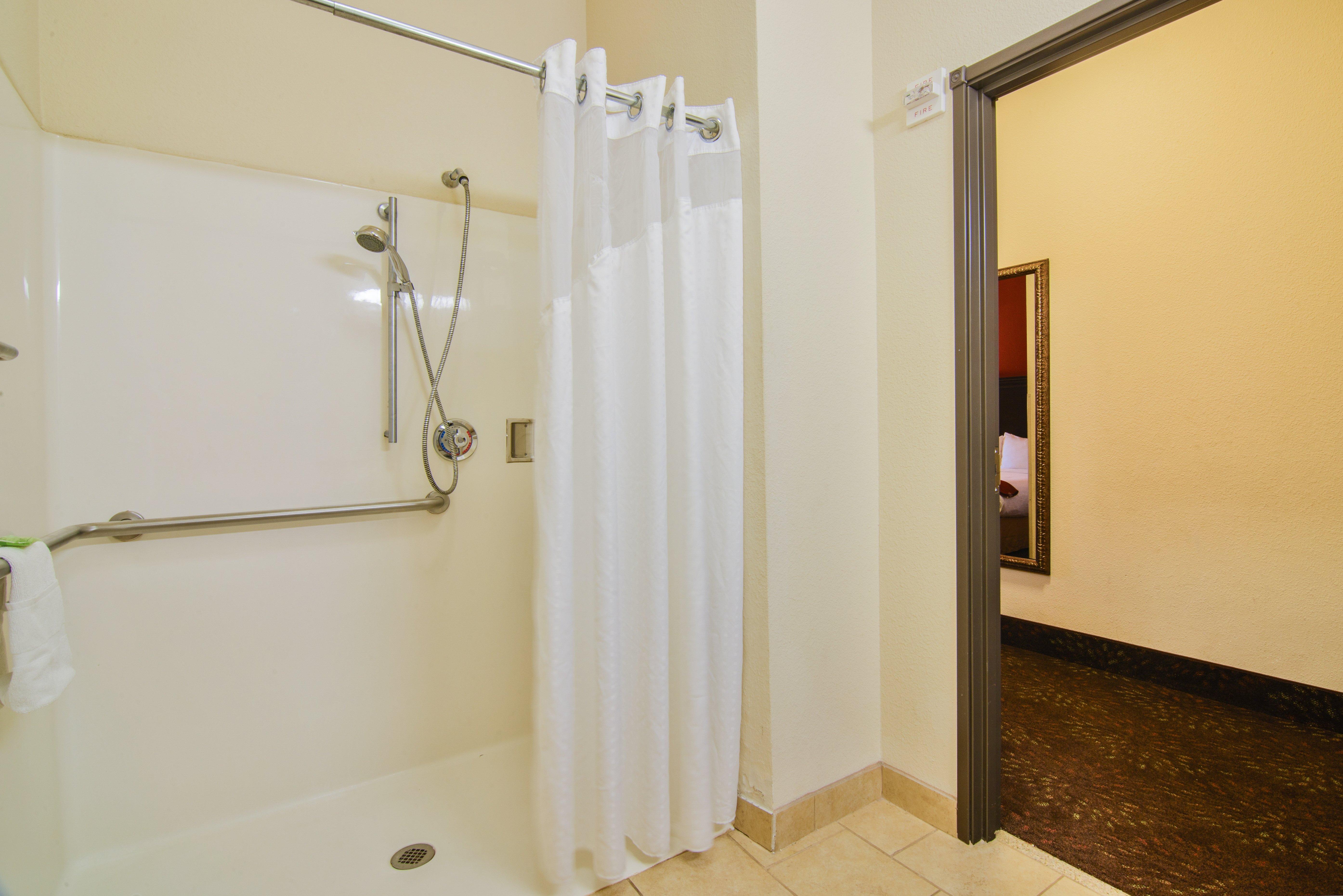 Express & By Ihg 2*