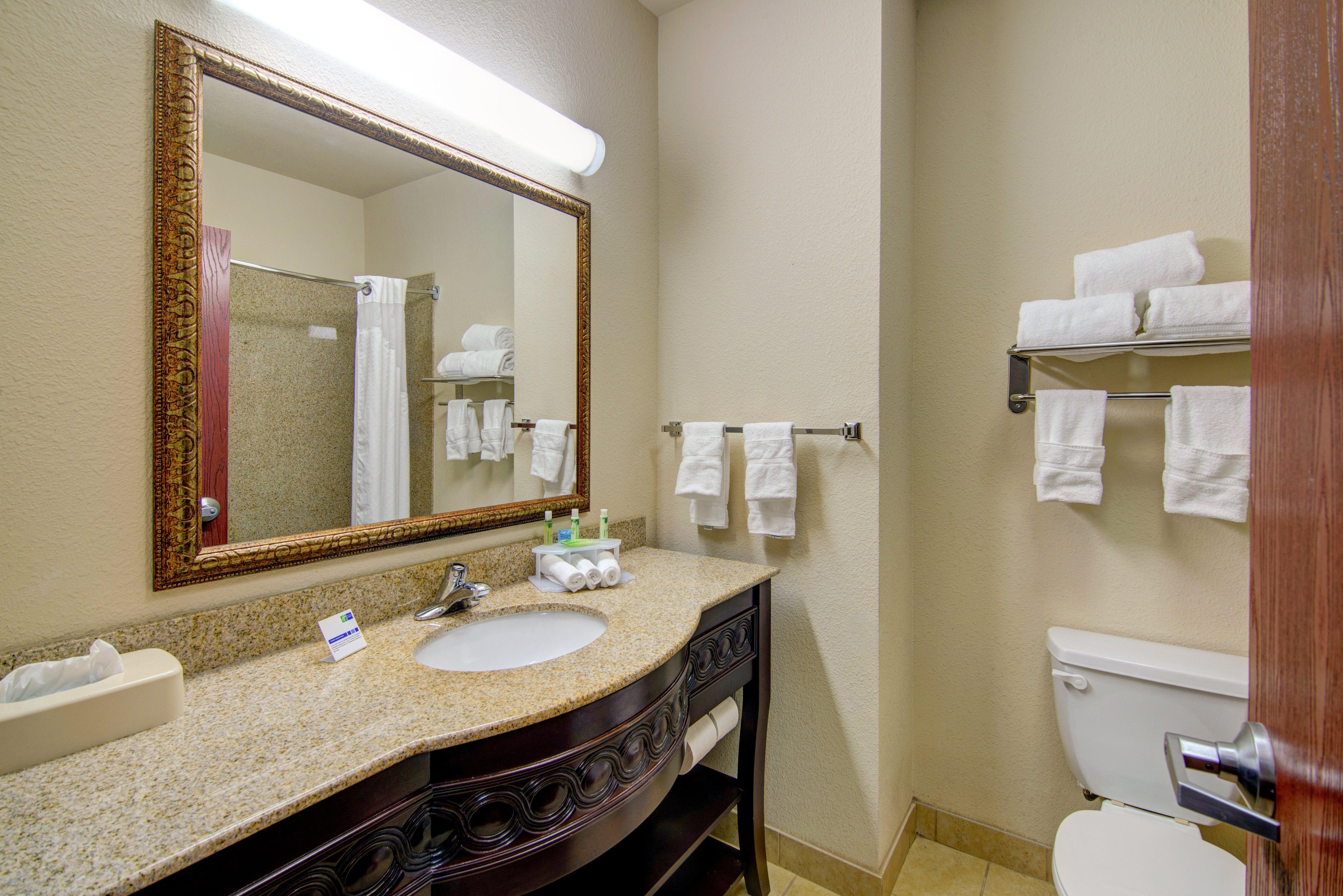 Express & By Ihg 2*