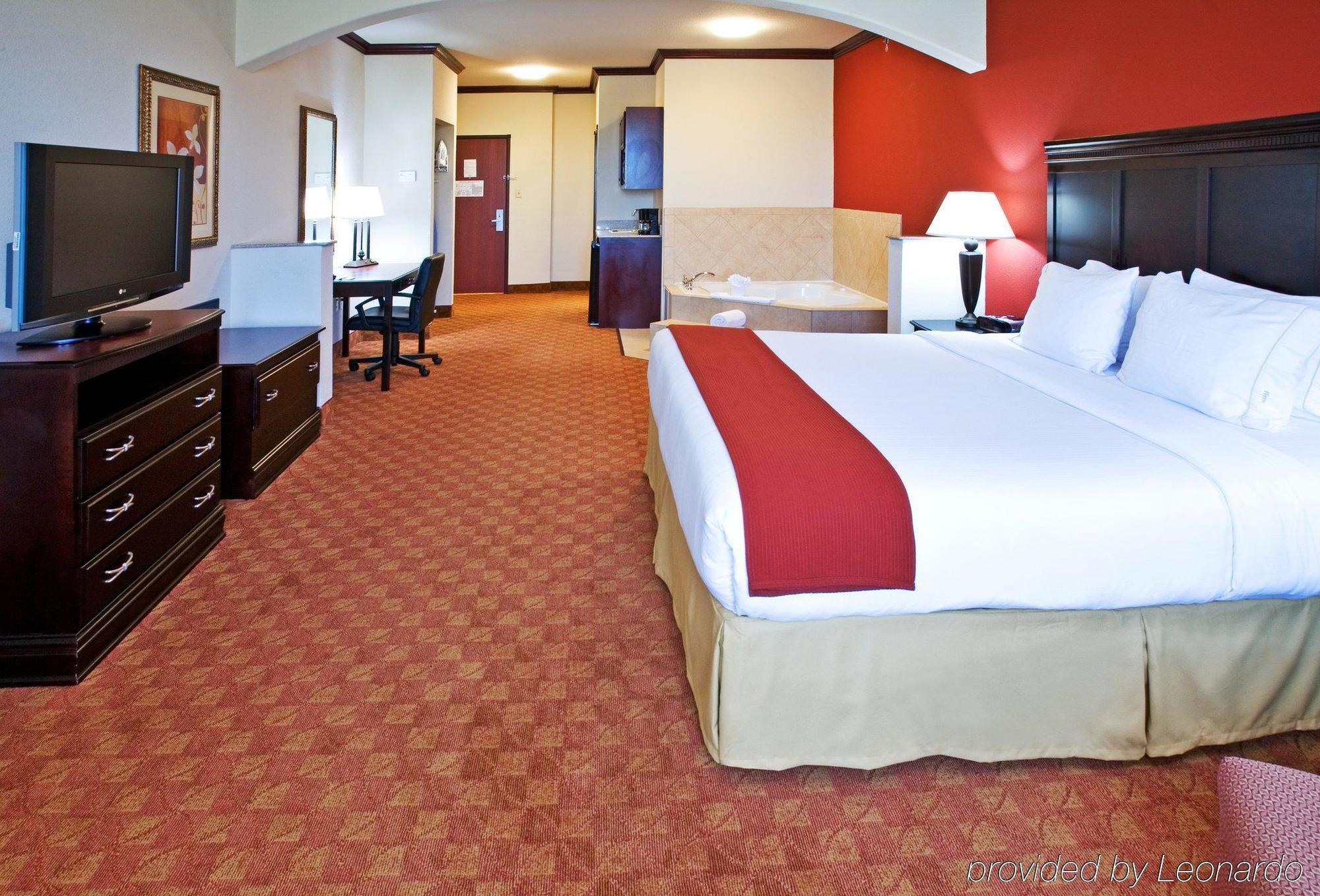 Express & By Ihg 2*