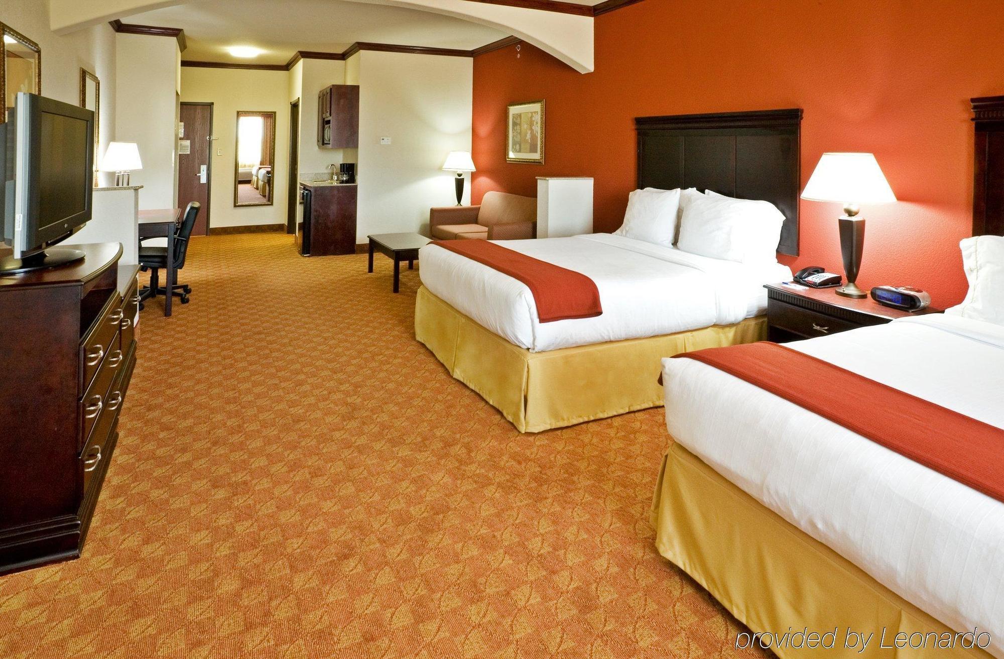 Express & By Ihg 2* Terrell