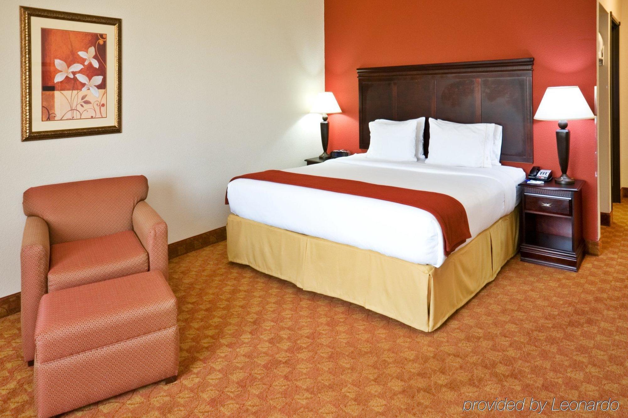 Hotel Express & By Ihg 2*